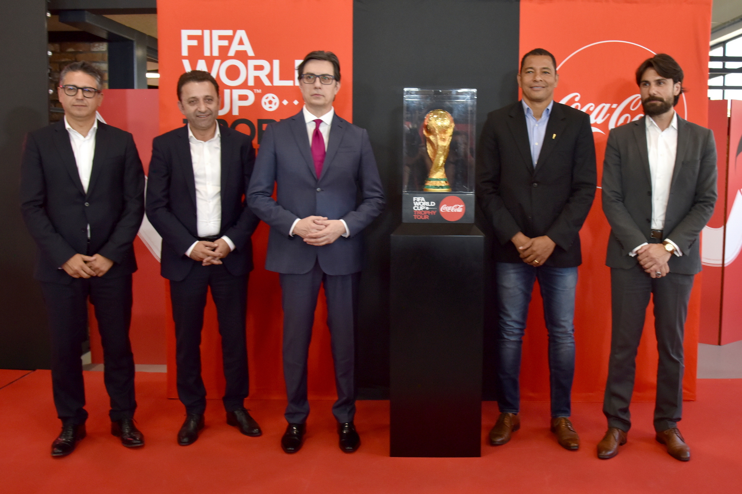 Скапоцена фудбалска магија во живо: оригиналниот FIFA World Cup™ трофеј е во Скопје! 