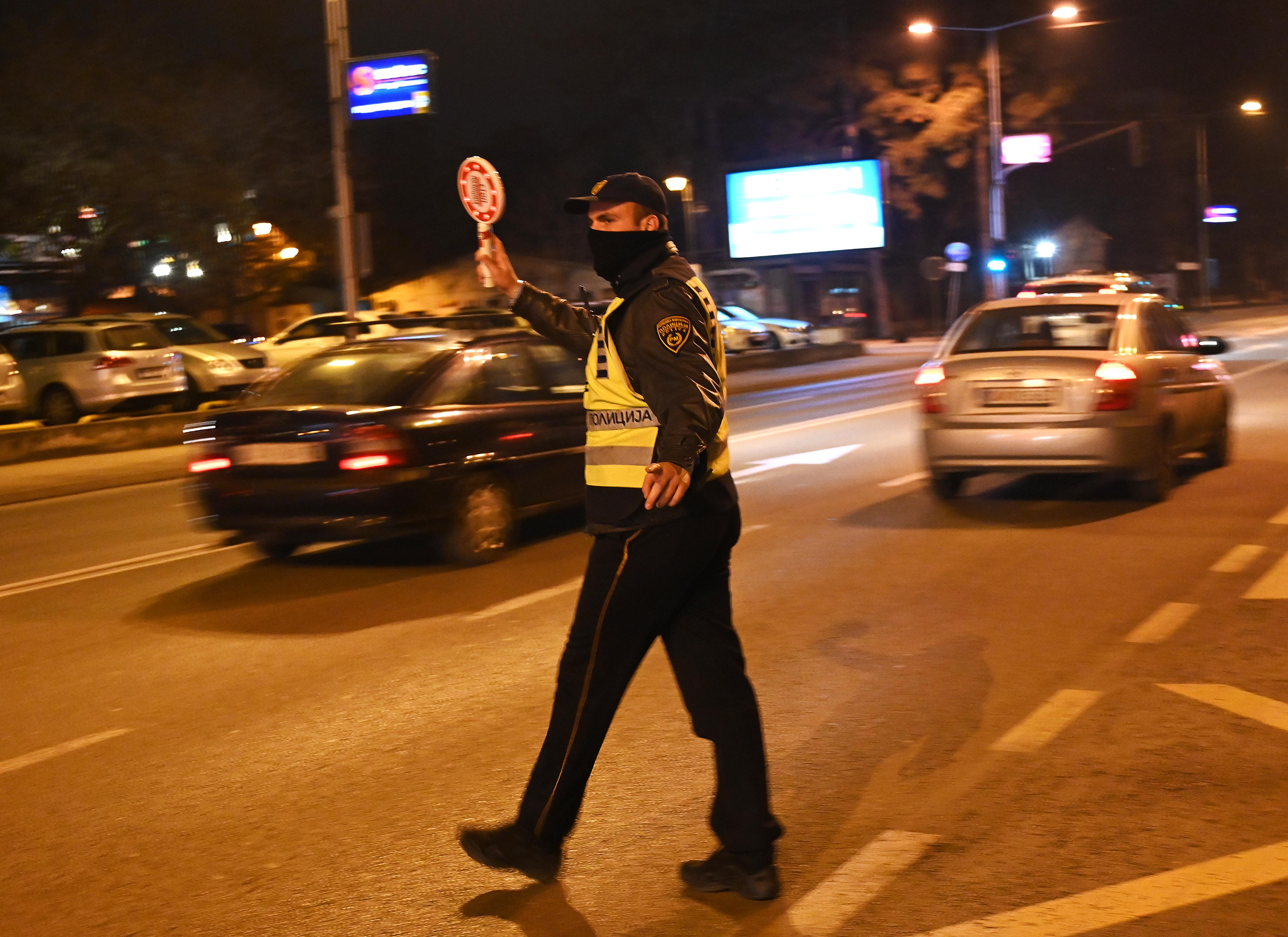 Скопјанец нападнат од неколку лица заради недоразбирања во сообраќај